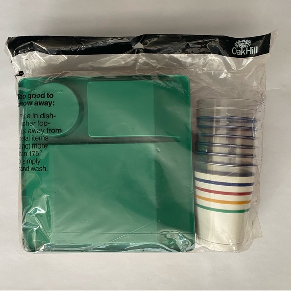 New Oak Hill 32 Piece Plastic Serving Set 8 Dinner Plates Glasses Forks Knives - Picture 3 of 5